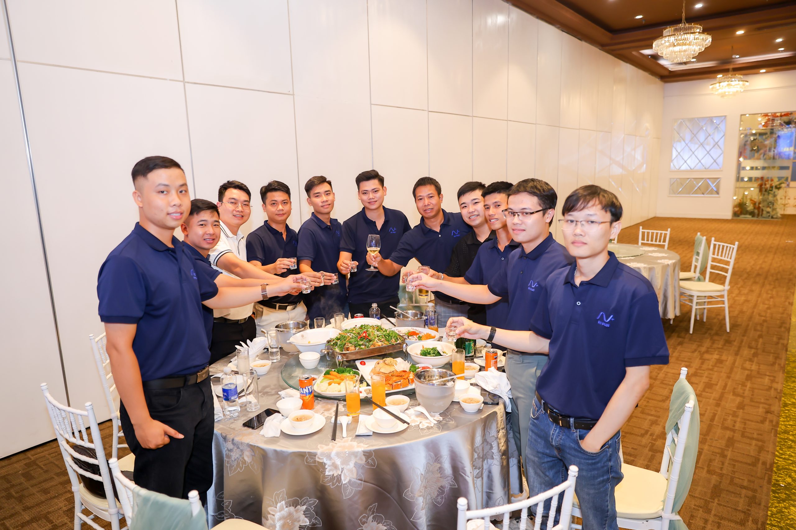 Nâng ly chúc mừng AV PLUS bước sang trang mới